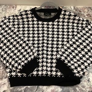 🎱NWT Lea & Viola Houndstooth oversized top